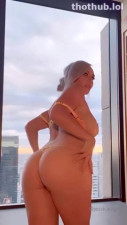 Jessica nigri she bend over