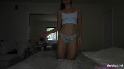 Caroline Zalog Cute Undies Try On in Bed