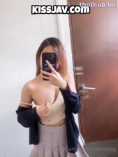 xinniefxy tease tits