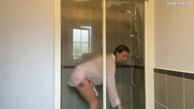 Hannah Locker See Thru Shower