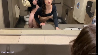 Girls gets fucked in bathroom