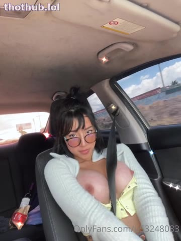 OnlyFans leaked Keyla Chicaiza flashes her boobs in car on HDthot