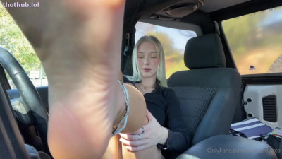 Goddess Kaylee - Feet in Car