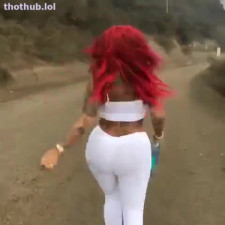 Brittanya Razzavi: Playful Hiking