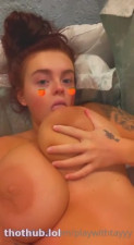 playwithtayyy sucking her own tits