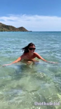 Vickilovesporn - topless beach