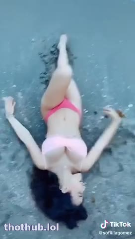 OnlyFans leaked Sofia Gomez enjoys the beach on HDthot