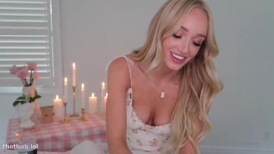 Gwen Gwiz - ASMR Massage