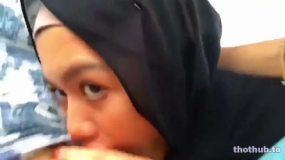 Hijab blowob in car