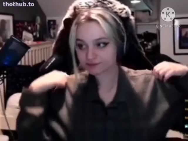 OnlyFans leaked Nihachu flashing bra on stream on HDthot