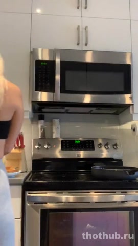 KittyCatJenna OnlyFans leaked JennaTwitch Cooking in Tight Pants on HDthot