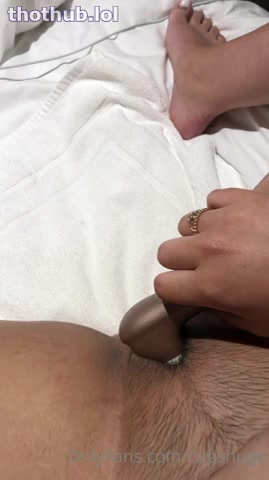 OnlyFans leaked Hugekcups vibing her pussy on HDthot