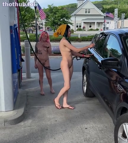 OnlyFans leaked Boba_Bitch & Lilglitterbitch - Fully Nude Refueling on HDthot