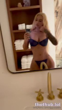 Iggy Azalea Hot 'n sexy mirror selfie