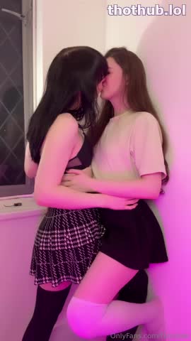 OnlyFans leaked Finnster X Ashley (F1NN5TER) Femboy Kissing Session Fansly Onlyfans Leak on HDthot